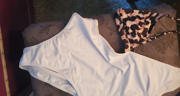 One piece swimsuit - Picture 1 of 2